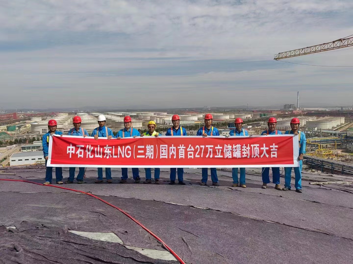 青島LNG封頂圖片（2022.9.24小俞發(fā)我）.jpg